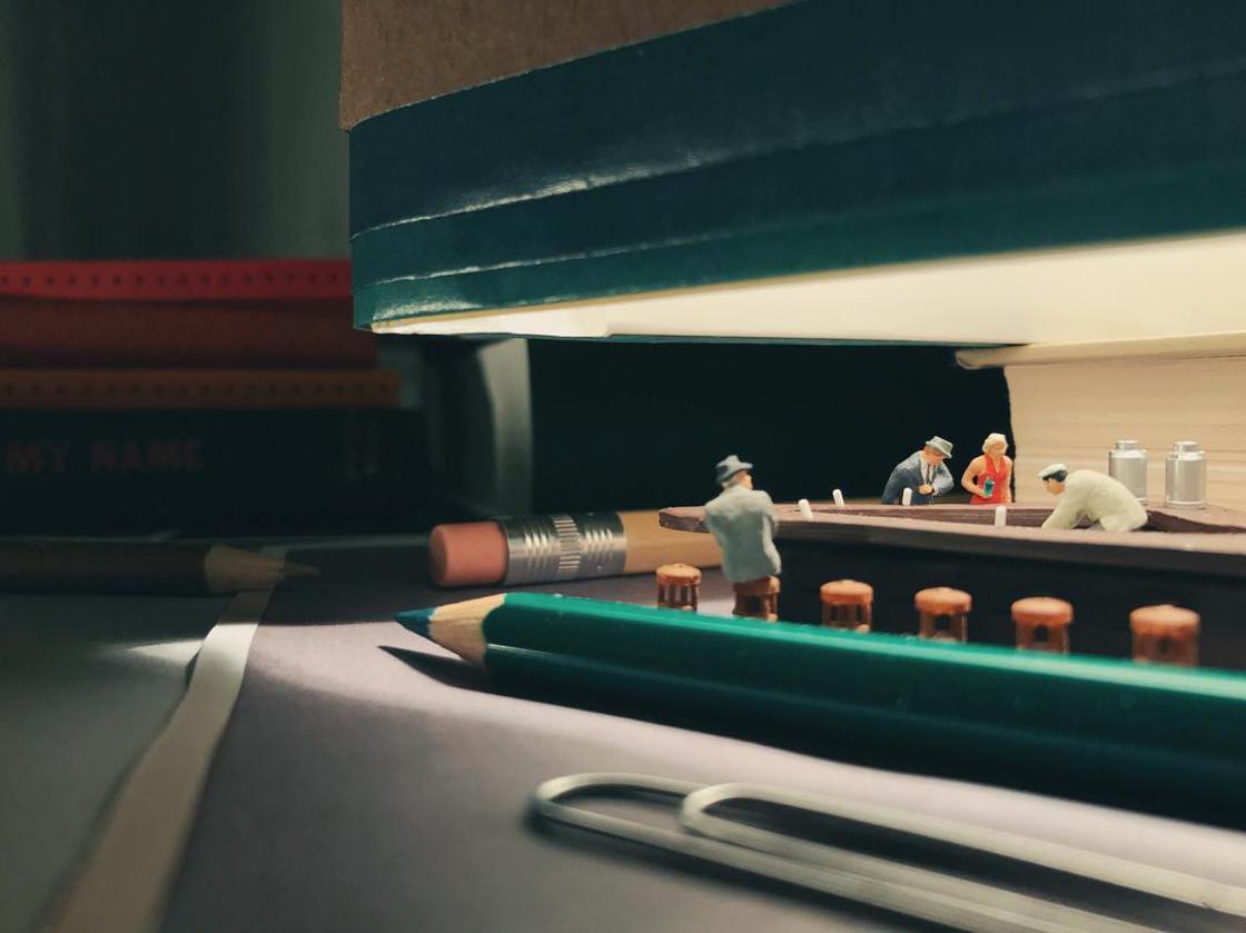 Miniature Office – When a creative employee creates miniature scenes