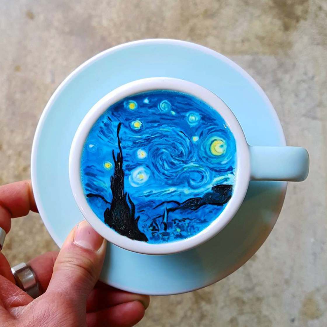Art On Coffee – Barista creates impressive art on your coffee foam