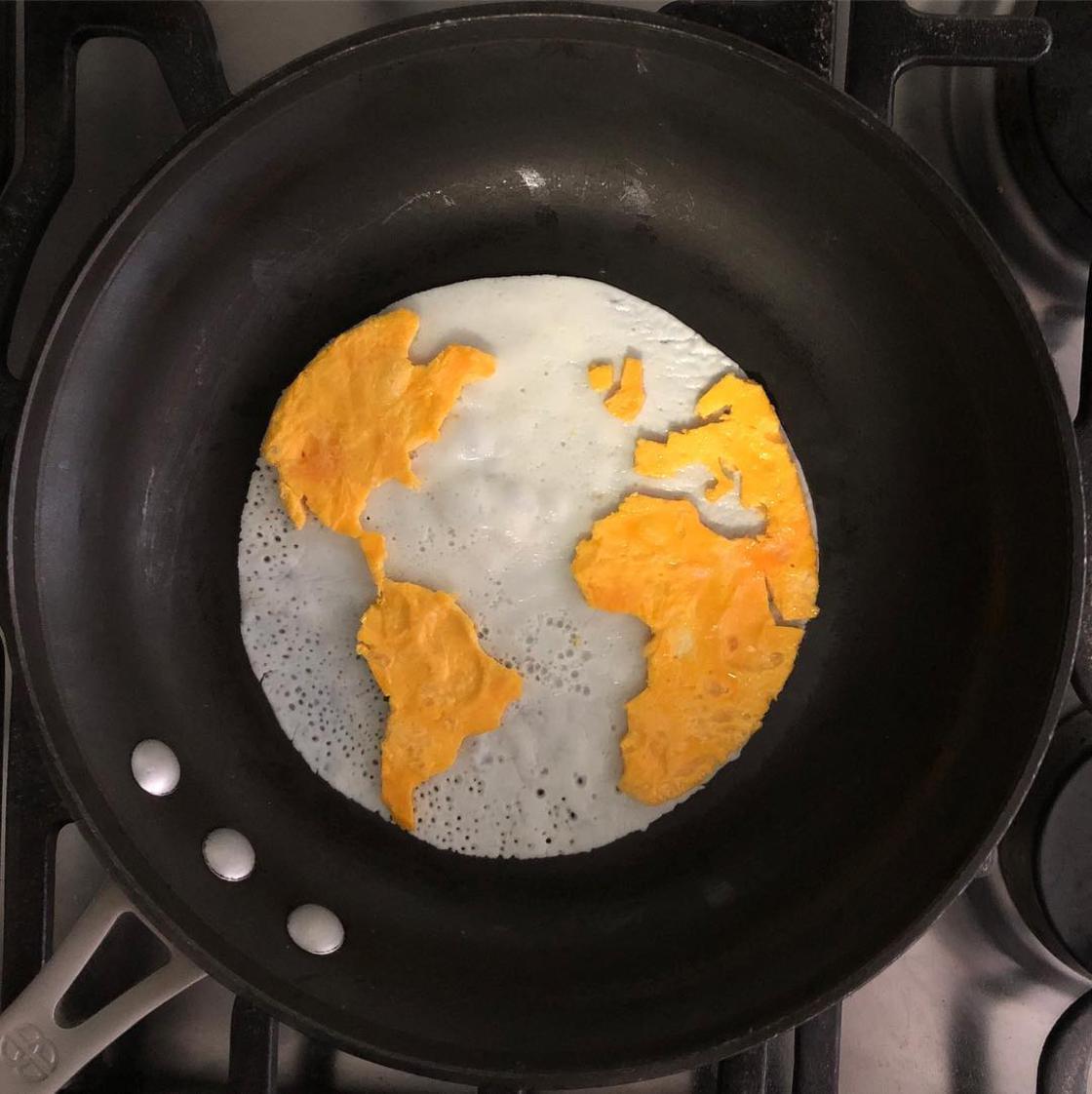 Art of Breakfast – This guy turns his fried eggs into works of art