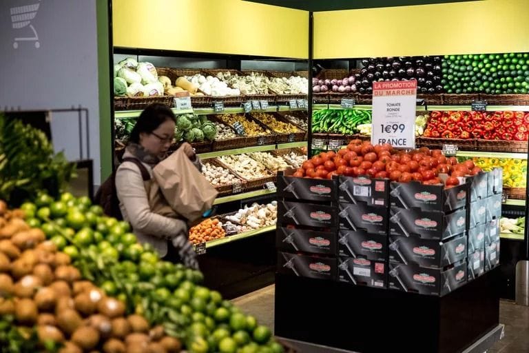 France Prohibits Plastic Packaging for Most Fruits and Vegetables