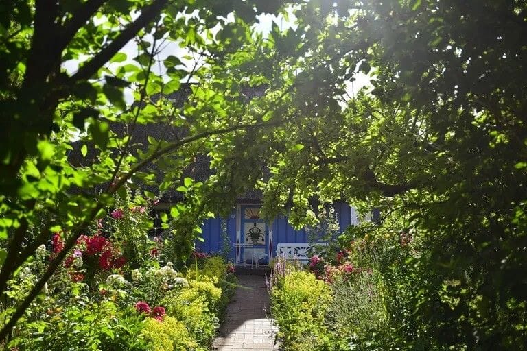 Garden Rooms: Inspiration and Ideas