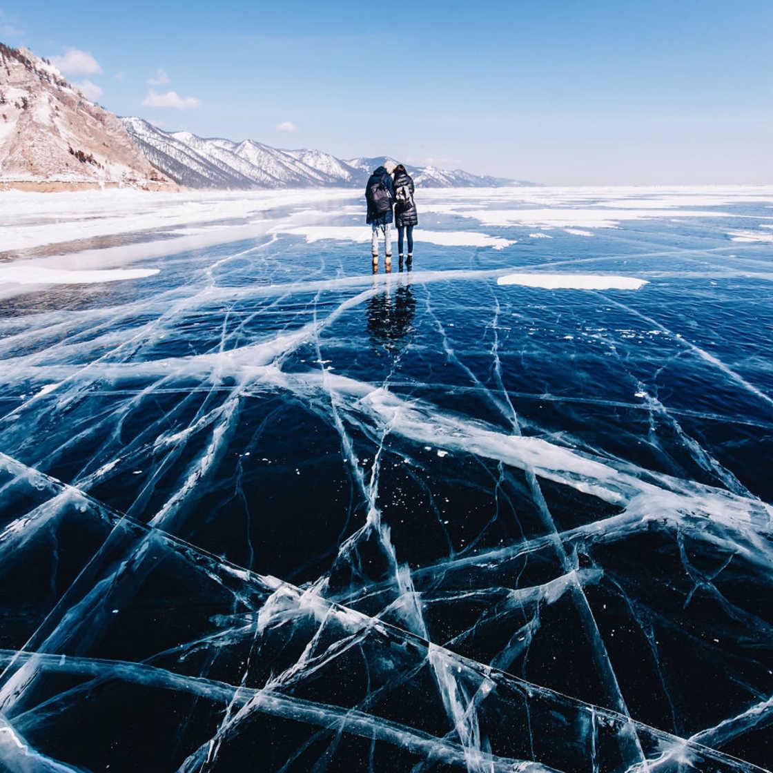Frozen World – The impressive photos of Lake Baikal during winter