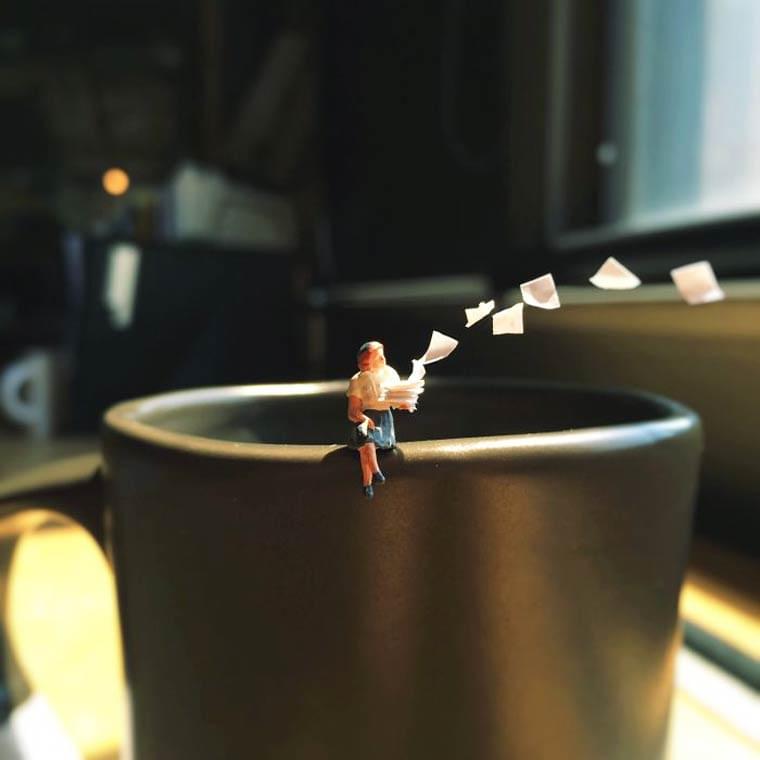 Miniature Office – When a creative office worker gets bored at work