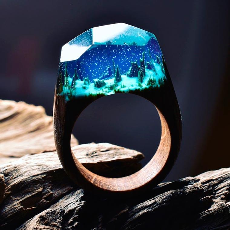 Secret Wood – Miniature universes inserted into beautiful wooden rings
