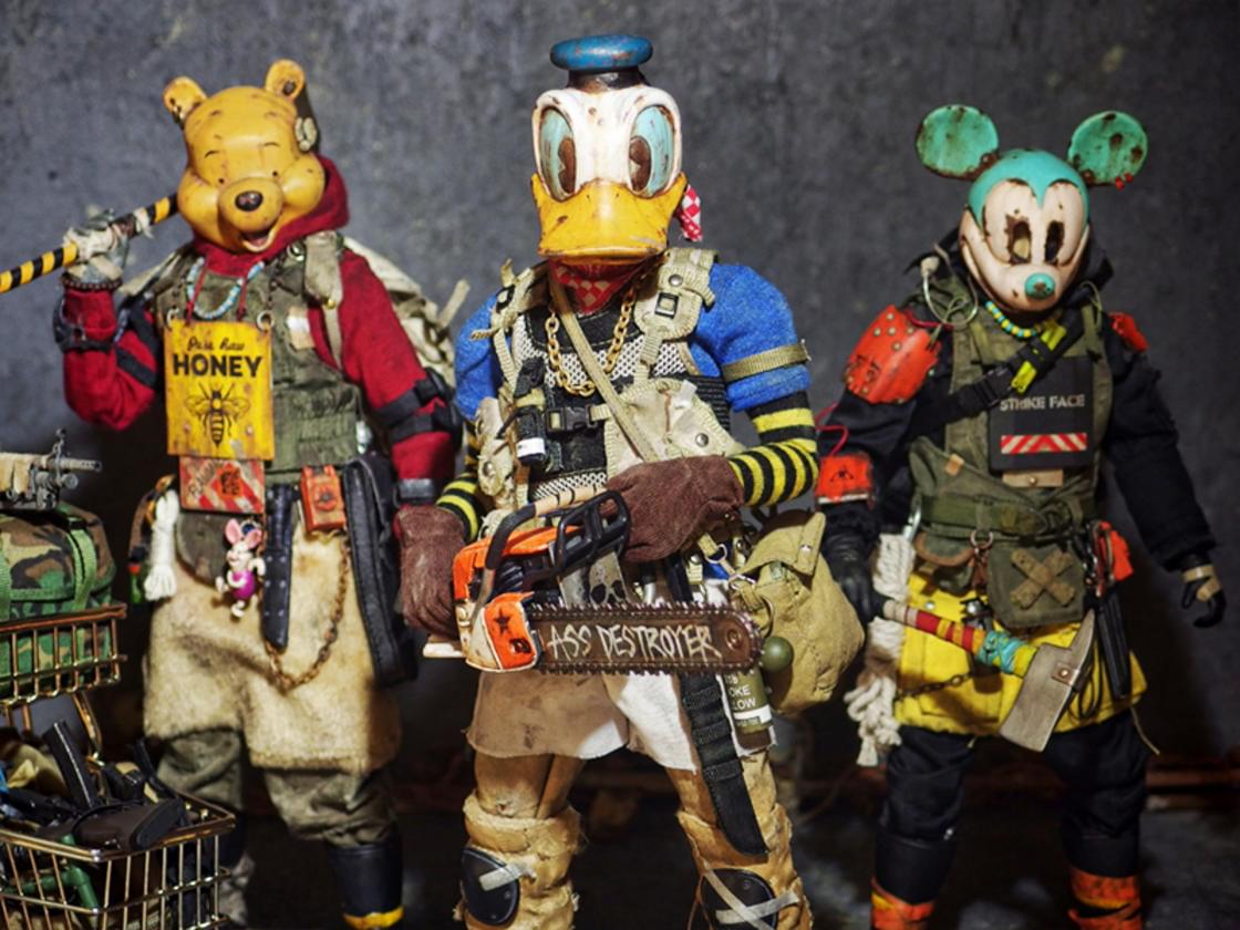 Badland Toys – This guy turns his toys into post-apocalypse version