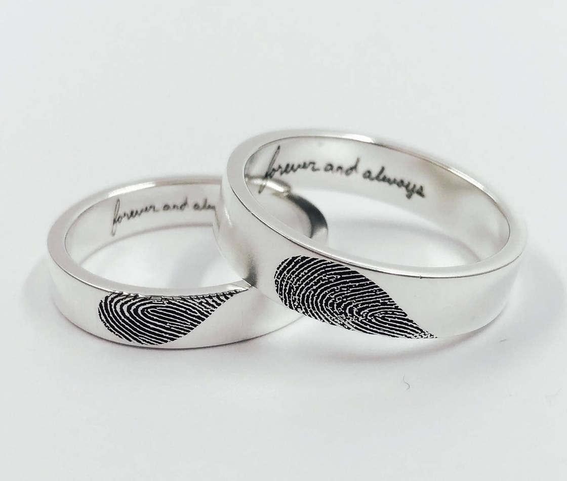 These cute wedding rings display the fingerprints of your lover