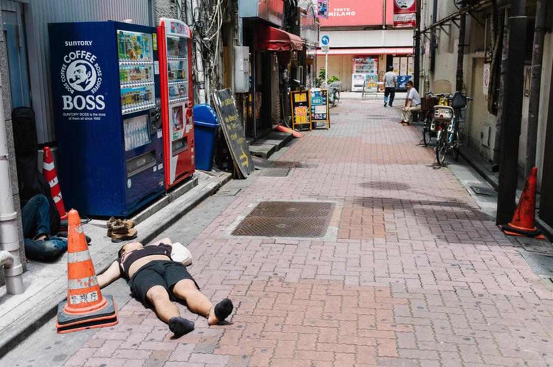Drunk in Tokyo – Photographer documents the effects of alcohol in Japan