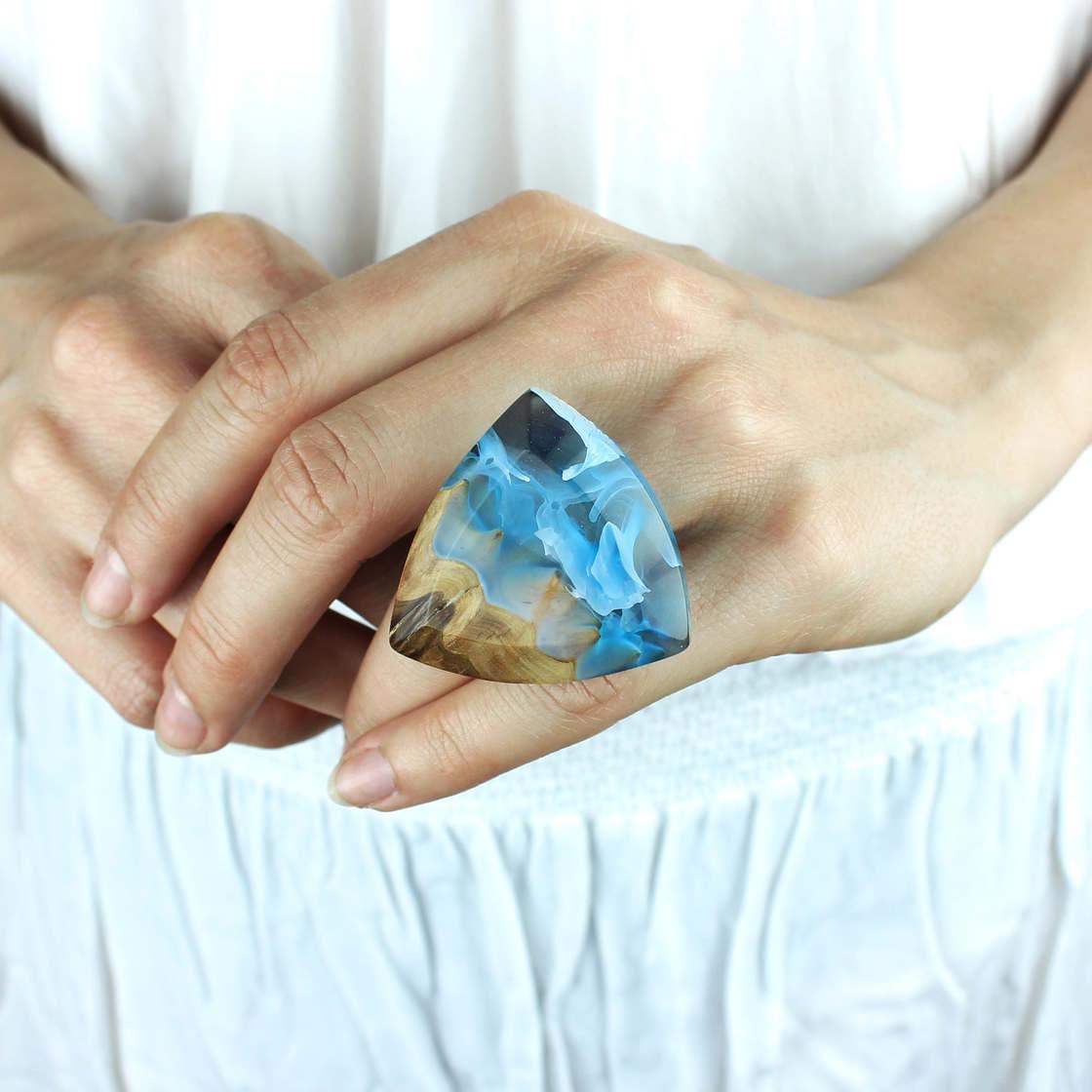 Wood and resin – The fascinating and poetic jewelry by Miha Debeljak