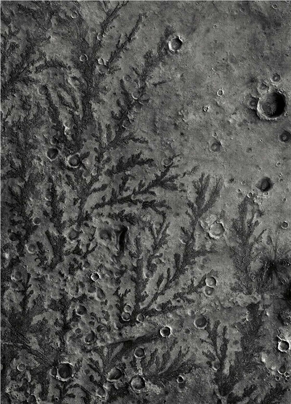 This Is Mars – Some amazing black and white photographs of Mars