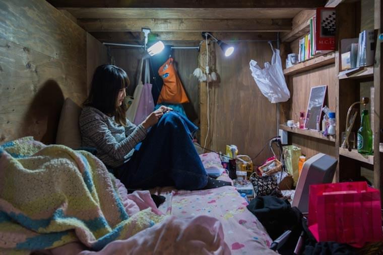 Living Small – Documenting the lives of the residents of a Tokyo capsule hotel