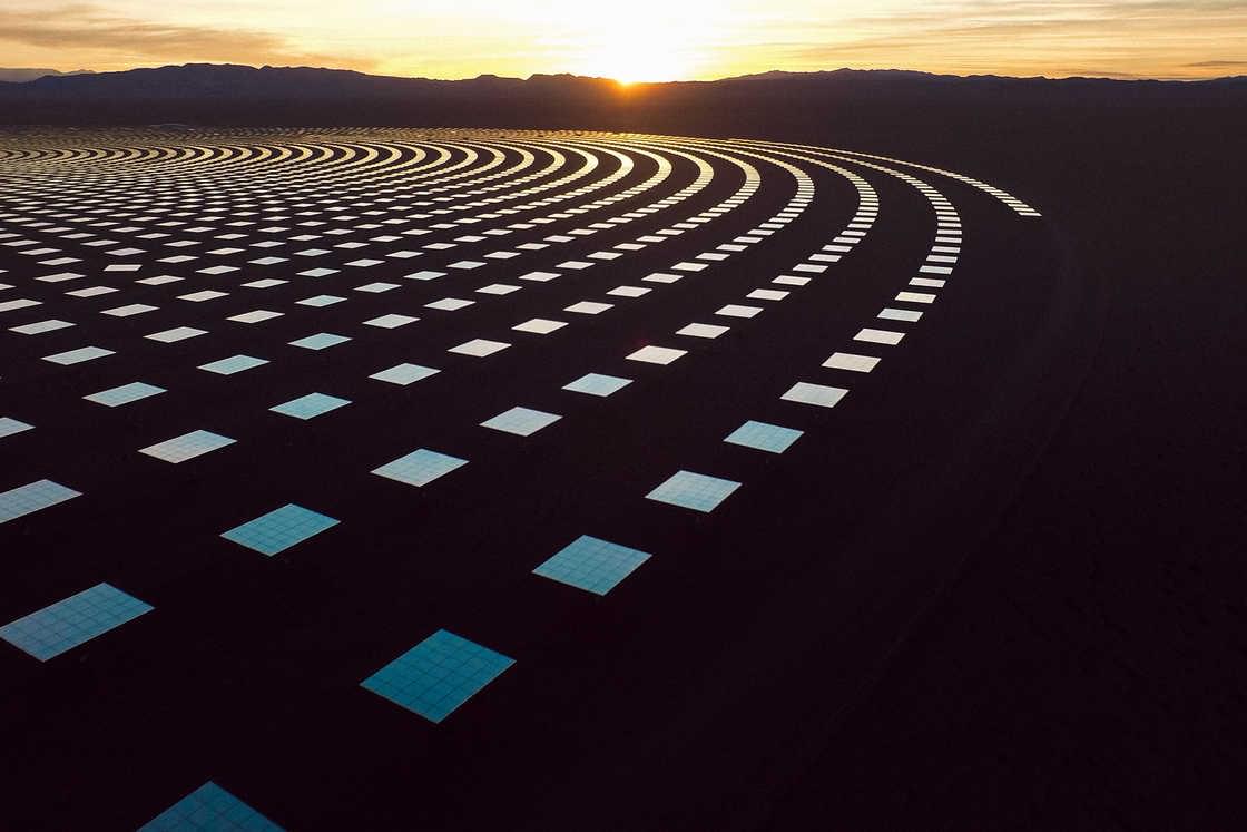 Crescent Dunes – The fascinating photographs of a giant solar farm