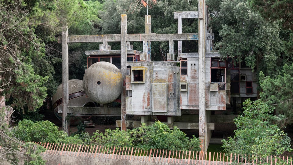 Photos and scans reveal abandoned ruins of Casa Sperimentale