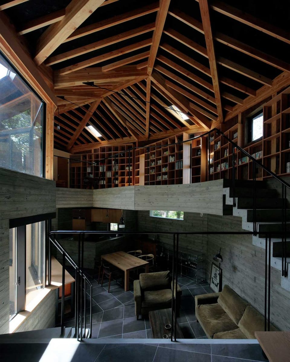 Phase Dance: A Crescent-Shaped House Designed Around a Tree