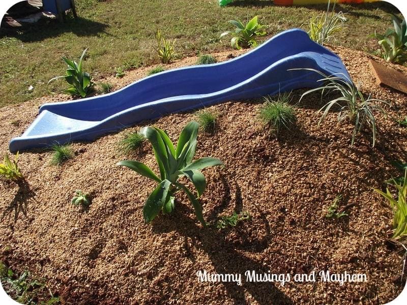 Natural Play Spaces – Building a Mound Slide!