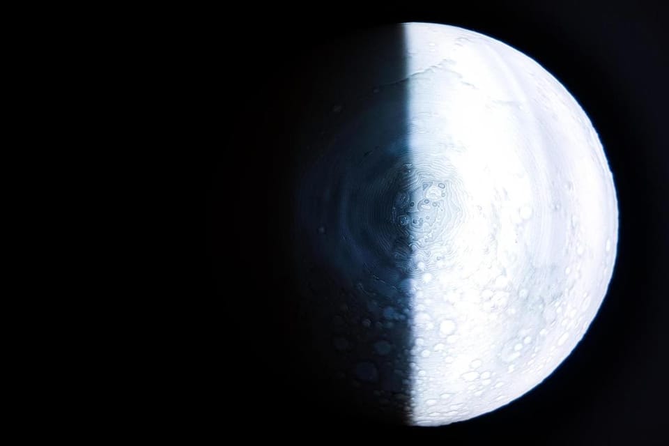 MoonPhase Lamp – This lamp displays the phases of the Moon in real time